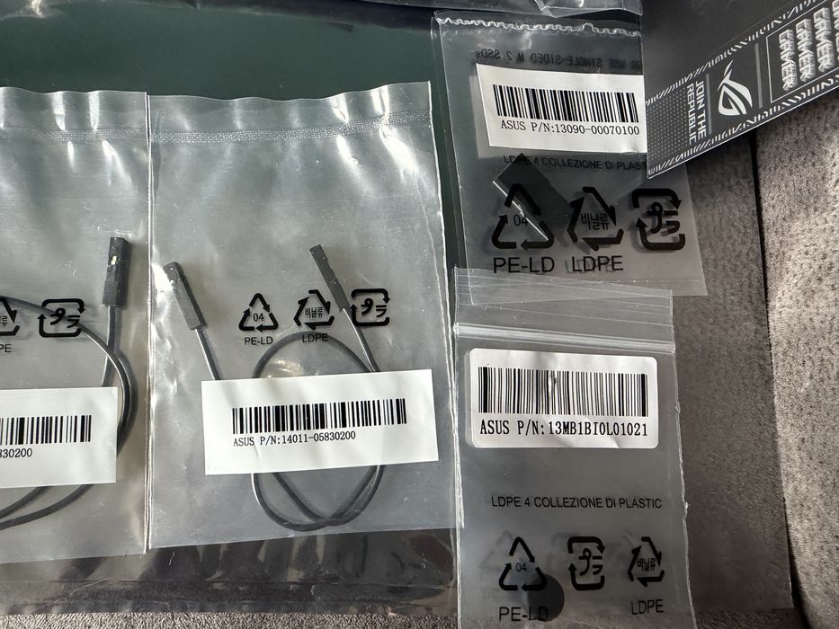 Accesorii ROG CrossHair X670E GENE ROG GEN-Z.2 Voltician Stickere