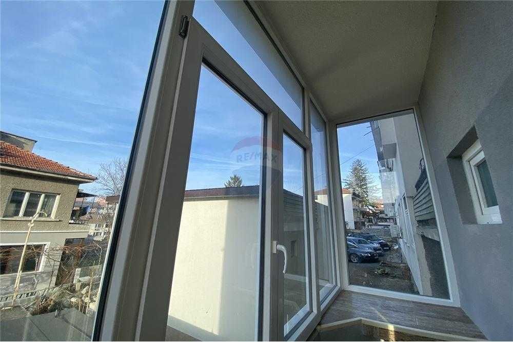 Продава се Тристаен апартамент в Шумен, Център - 74 кв.м за 1659 €/кв.м - Снимка #2