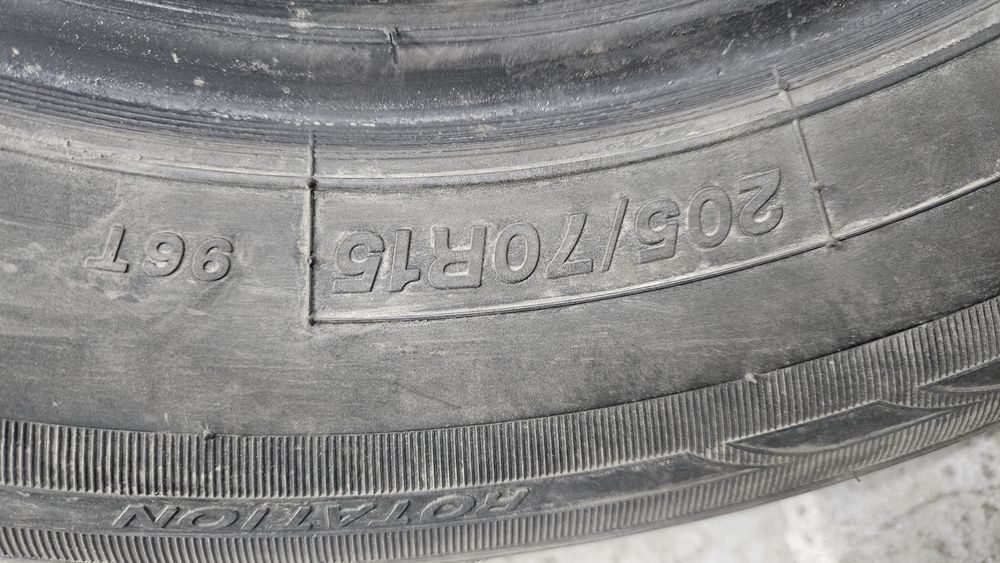 Продам пару шин 205/70/15