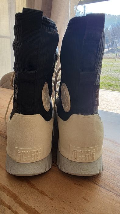 Високи, воднонепромокаеми кецове CONVERSE