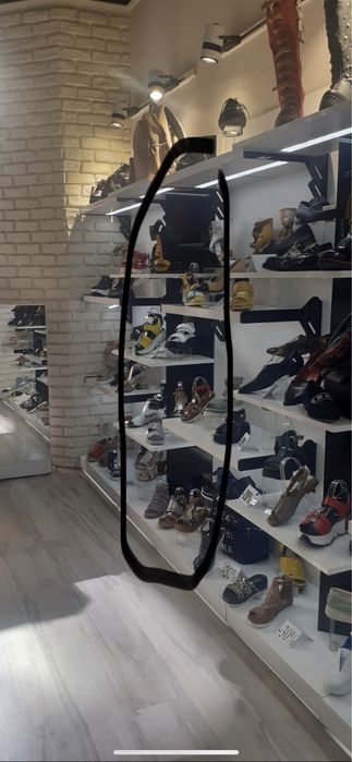 Магазинно оборудване (мебели, стилажи) за обувки.