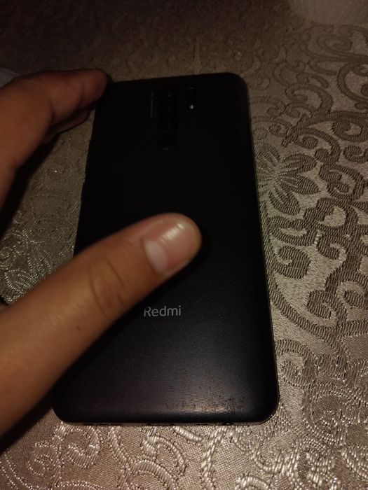 Redmi 9 64gb aybi umuman yoq bitta joyda pignosi bor