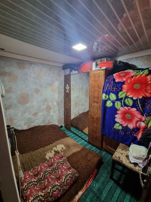Uy sotiladi 3.5 sotiq 4 xona 1 zal owxona bilan vanna alohida