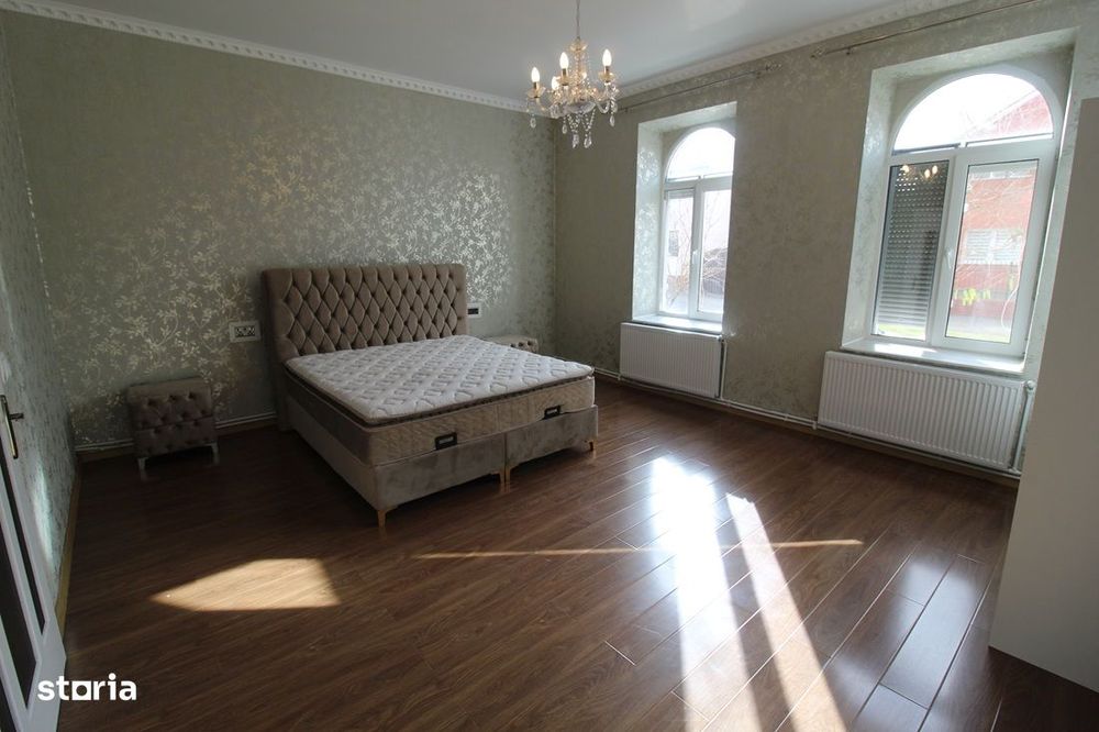 Închiriez casă în Hunedoara, zona Facultatea de Inginerie, teren 750mp