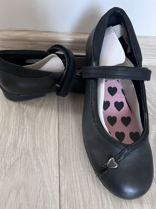 Обувки Clarks естествена кожа