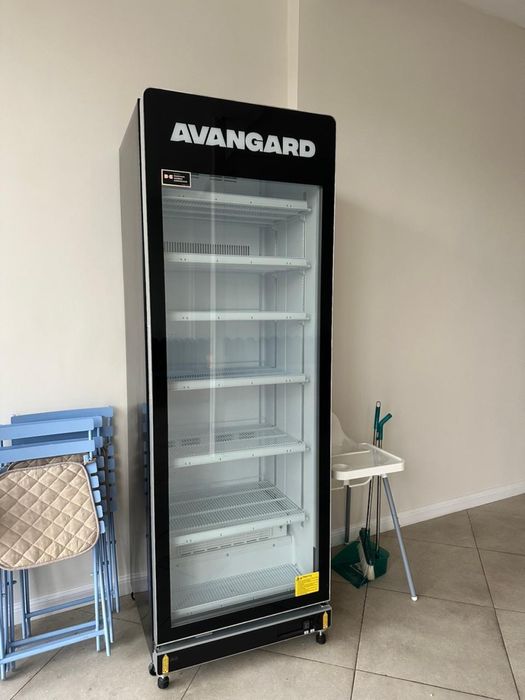 Витрина холодильник avangard