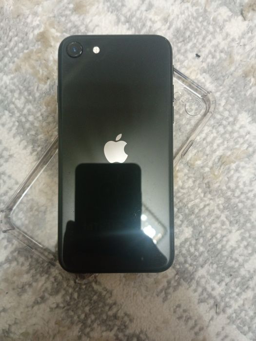 Продам айфон SE в хорошем состоянии