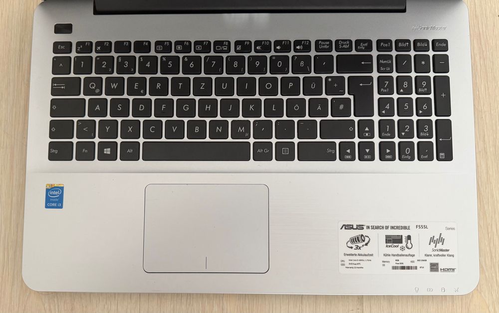 Asus F555L (i3-4005U ; 8 GB DDR3L ; 256 GB SSD ; 15.6" HD)
