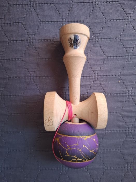 Kendama cu ken locked studio si tama lotus