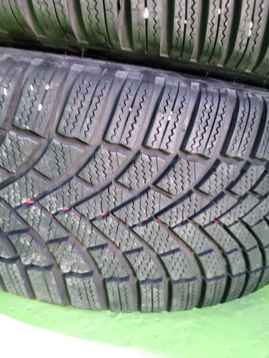 2 бр Зимни 225/45/18 Bridgestone