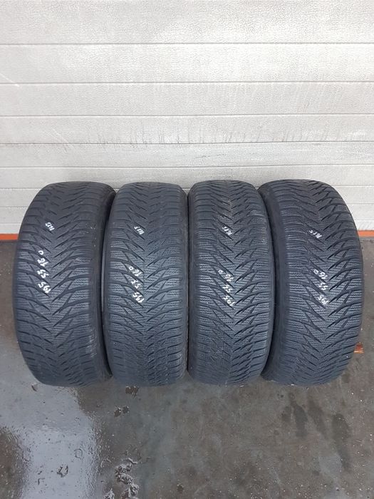 Зимни гуми 4 броя GOODYEAR UltraGrip8 195 55 R16 дот 1615