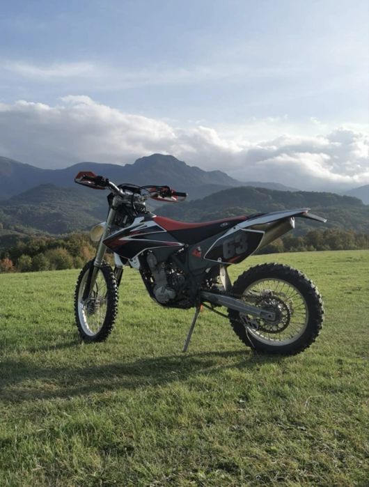 Продавам Beta Rr 250кубика Ендуро с регистрация