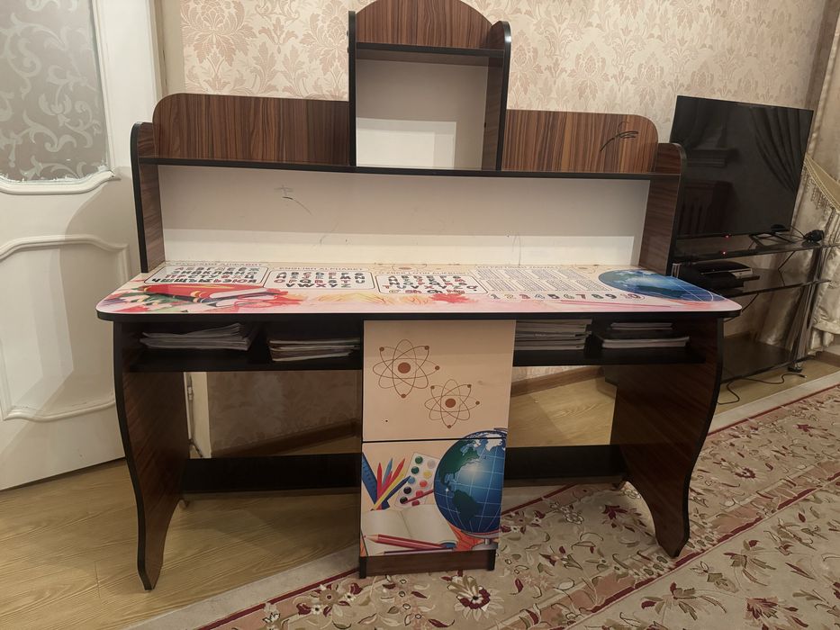 Pismennaya parta dlya shkolnikov