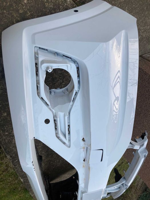 Bara fata cu gauri pentru senzori Dacia Logan 3