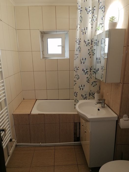 Închiriez apartament 3 camere, zona centrala