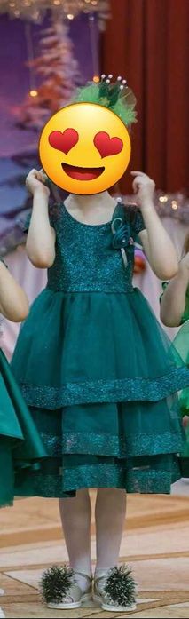 Платье изумрудное 4-6 лет