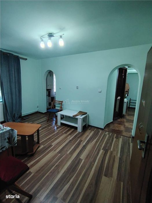 Apartament 3 camere de vanzare zona Piata 1 Mai — fotografia 1