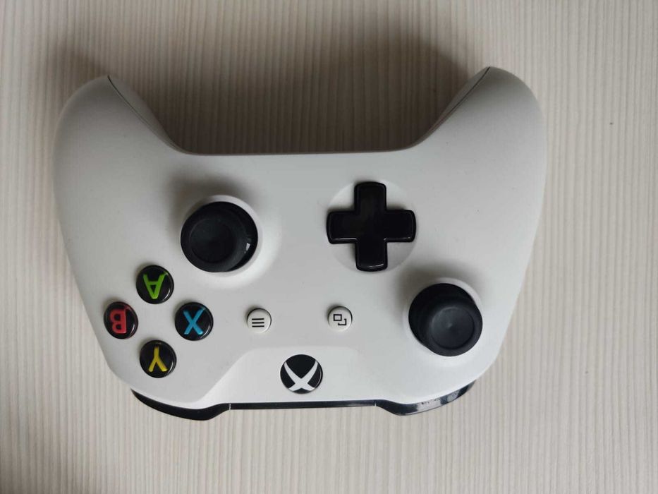 Поодам Xbox one S 1 Tb