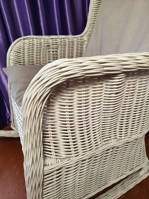 Кресло качалка из ротанга