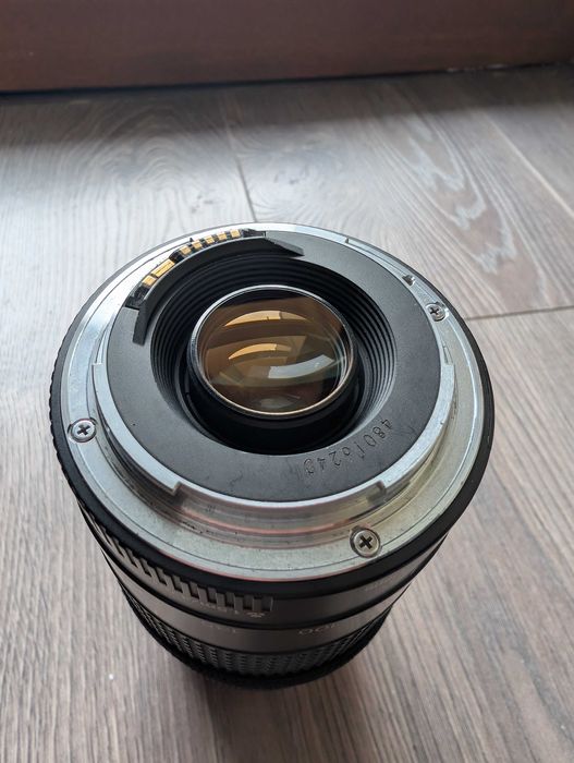 Canon EF 75-300mm f / 4-5.6 III USM