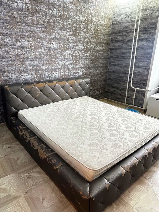 Кровать. 210 на 240. Без матраса.