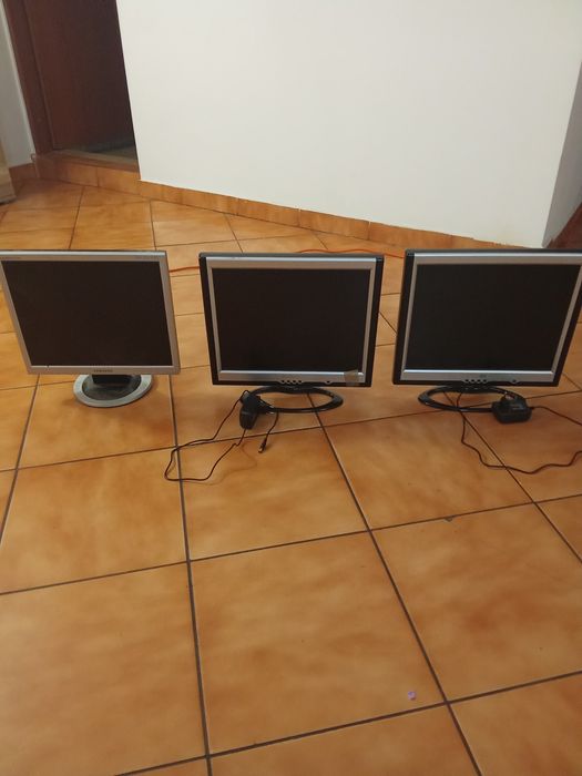 Vând tastaturi de la 50 lei la 80 și 3 monitoare
