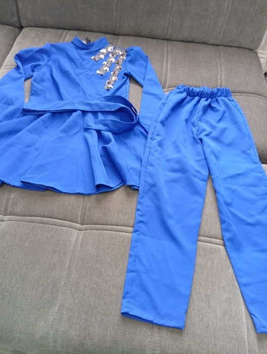 Брючный костюм для девушек праздничный новый с итекеткой две пары