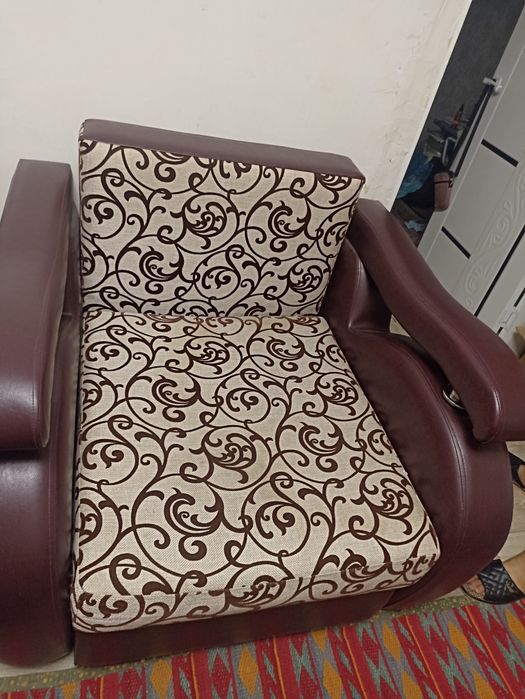 Продам диван с креслом
