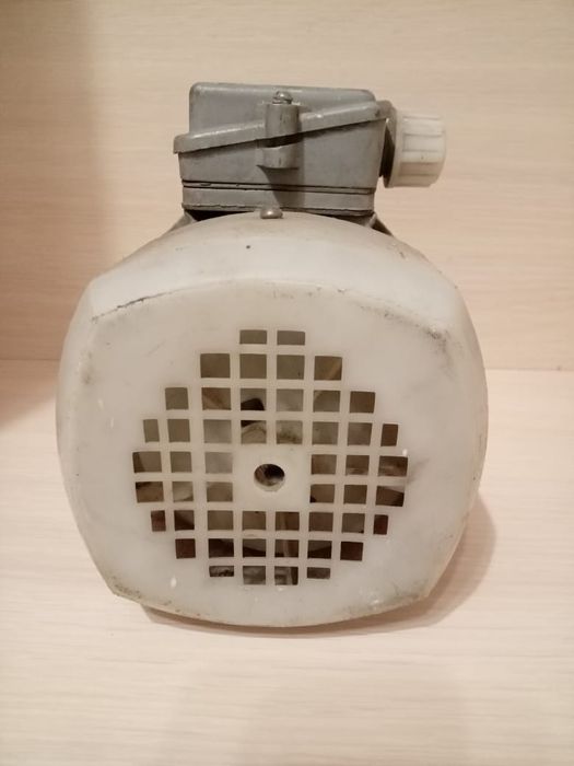 Двигатель асинхронный тип 4ААМ63А2У3