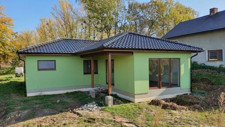 Vand case pe structura metalica