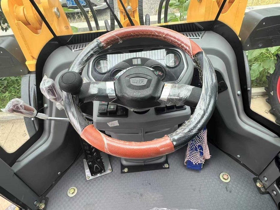 Фронтальные погрузчик MAXBULL модель SW945