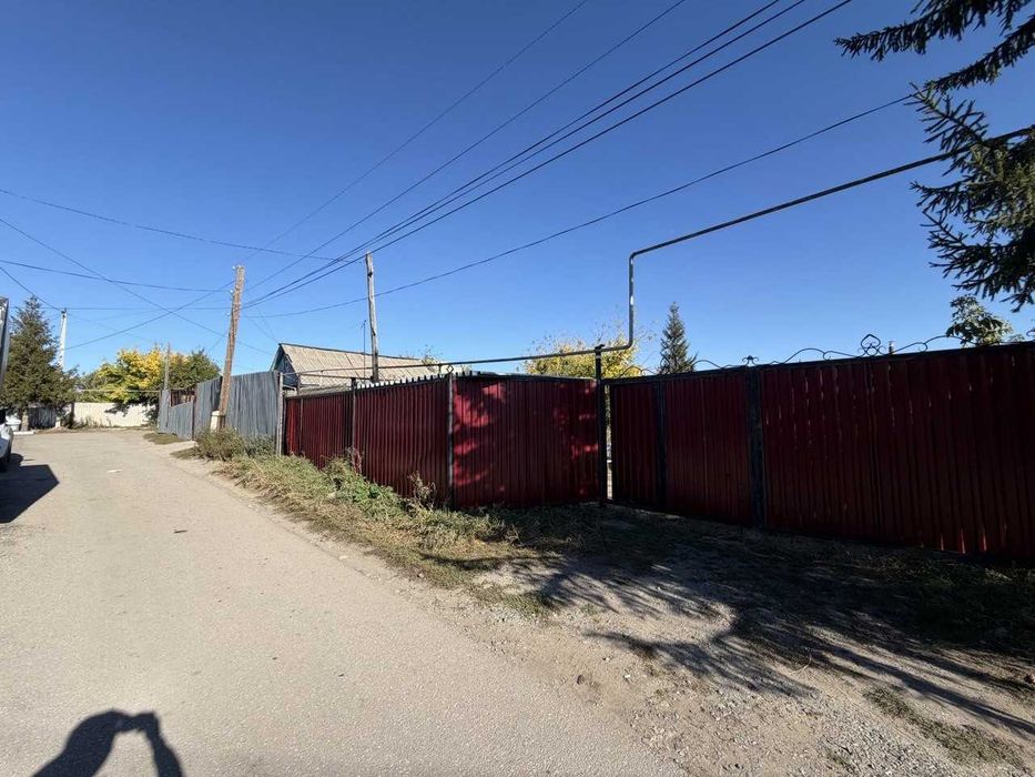 Продажа участка в городе с залитым фундаментом