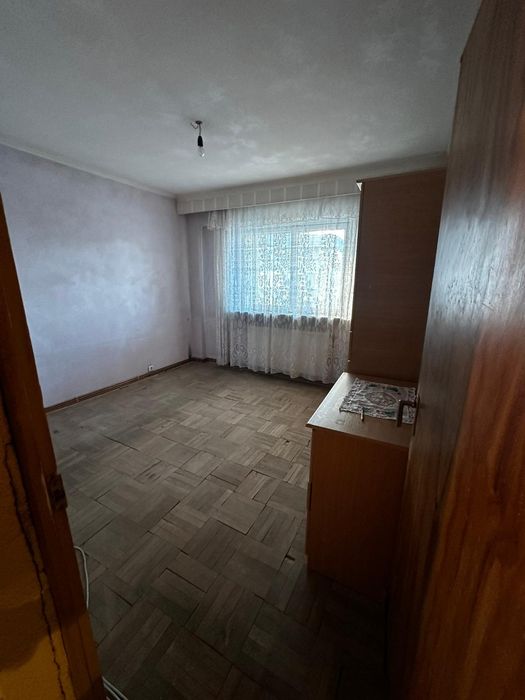 Vând apartament cu 3 camere  in cartierul Tudor Vladimirescu