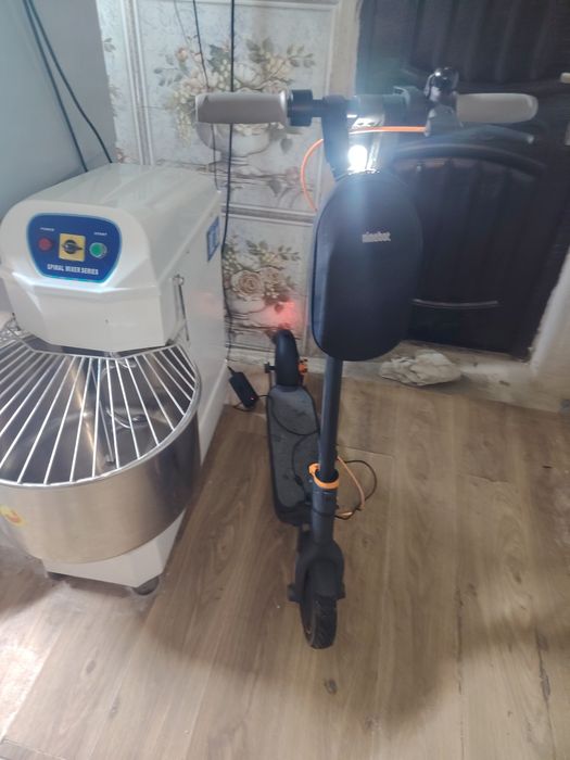 Продам электросамокат ориг.