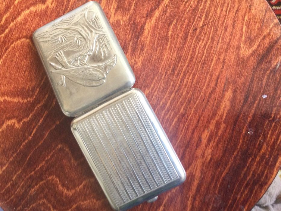 Продам довоенный портсигар в отличном состоянии.