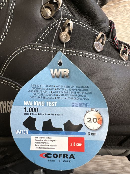 Продаются Спец ботинки