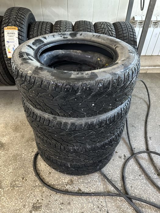 Продам комплект шин с камерами