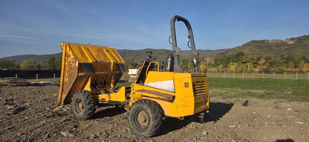 DUMPER thwaites 5 tone an 2002 .
