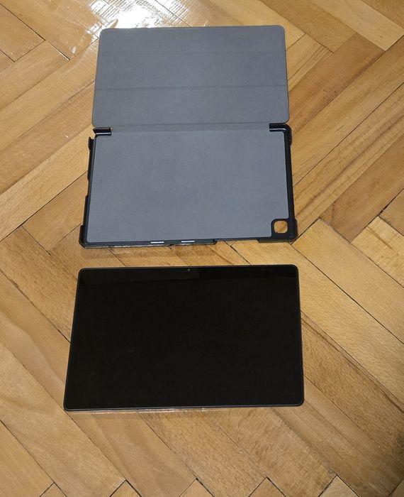 Tabletă Samsung Galaxy Tab A7 cu husă magnetică  - stare foarte bună