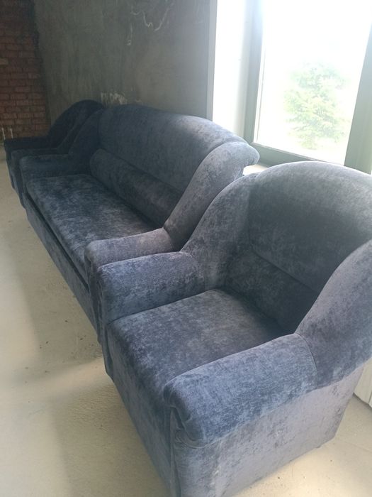 Продам диван и два кресла