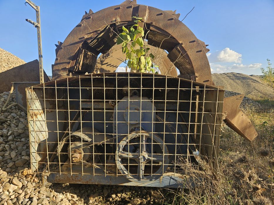 Vând excavator, vola