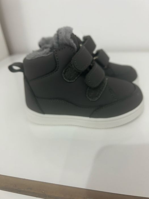 Продавам нови боти 23номер