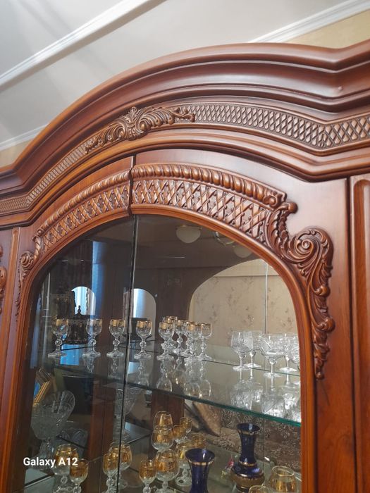 Продаю стенку из чистого дерева.