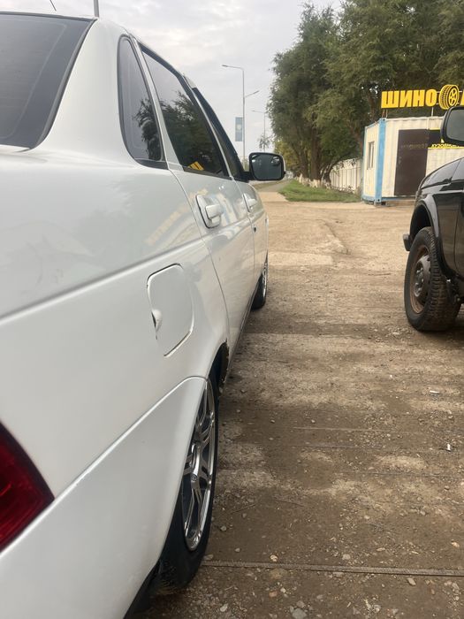 Продам    приора.