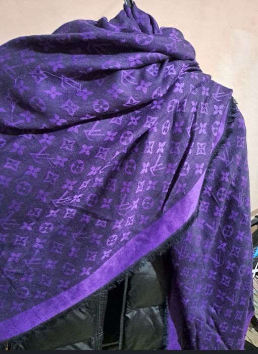 Продам женский шарф Luis Viton