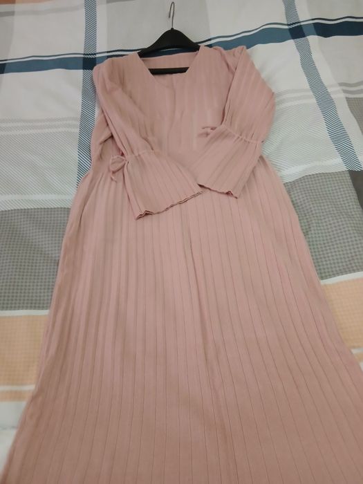 Платье нежно розовое