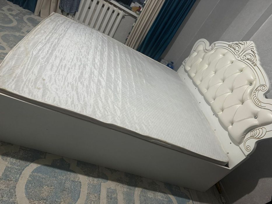 Продам кровать для спальной