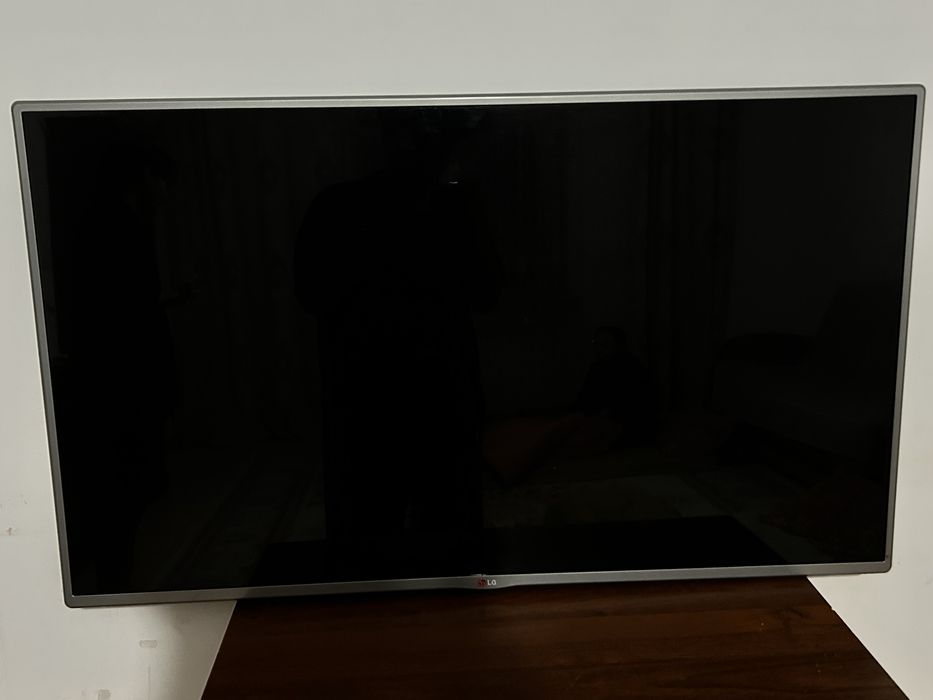 продаю срочно телевизор LG