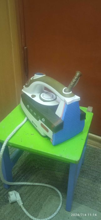 Утюг Vitek 2200W.