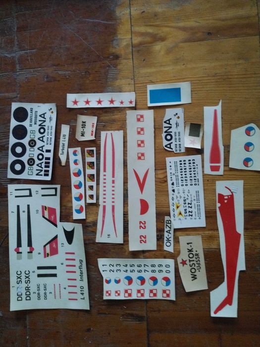 Переводные знаки. На модели самолётов.